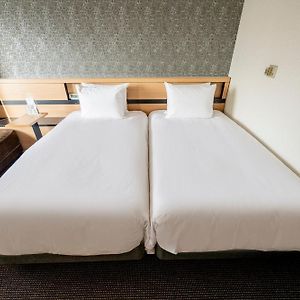 Standard Corner Twin Room Mid Floor